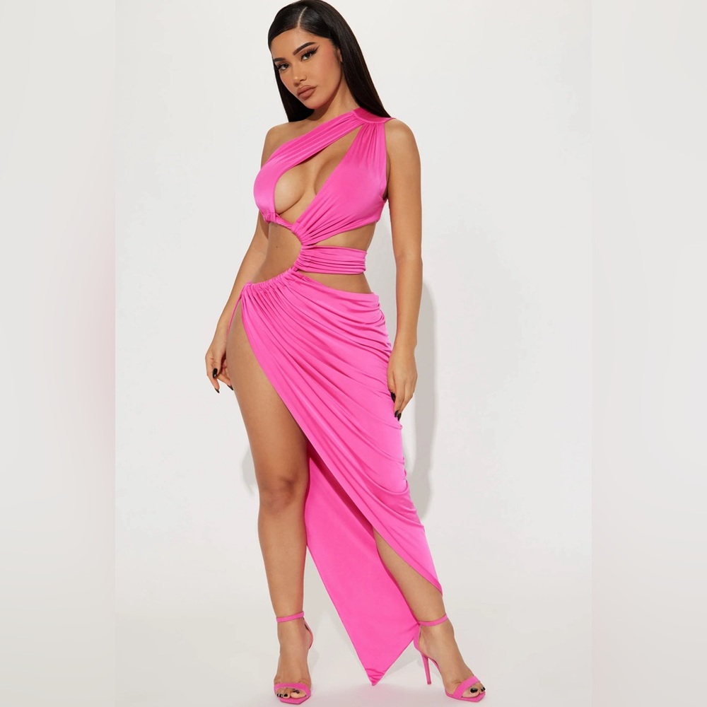 FINAL PRICE DROP 🚨NWT Ruched Cutout Maxi Dress